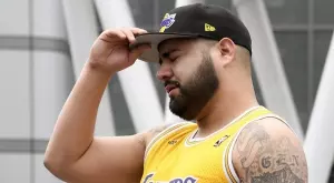 СНИМКИ: "Част от града умря днес": Лос Анджелис потъна в скръб след трагедията с Коби Брайънт