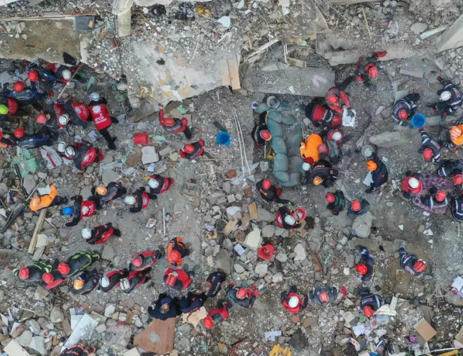 Седем души са загинали след земетресението между Турция и Иран (СНИМКИ и ВИДЕО)