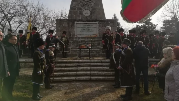 Жителите на Добрич се поклониха пред паметта на загиналите за освобождението на града