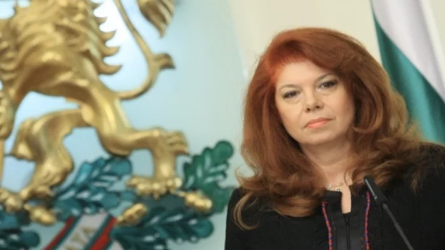 Йотова: България продължава да няма стратегия за излизане от кризата 