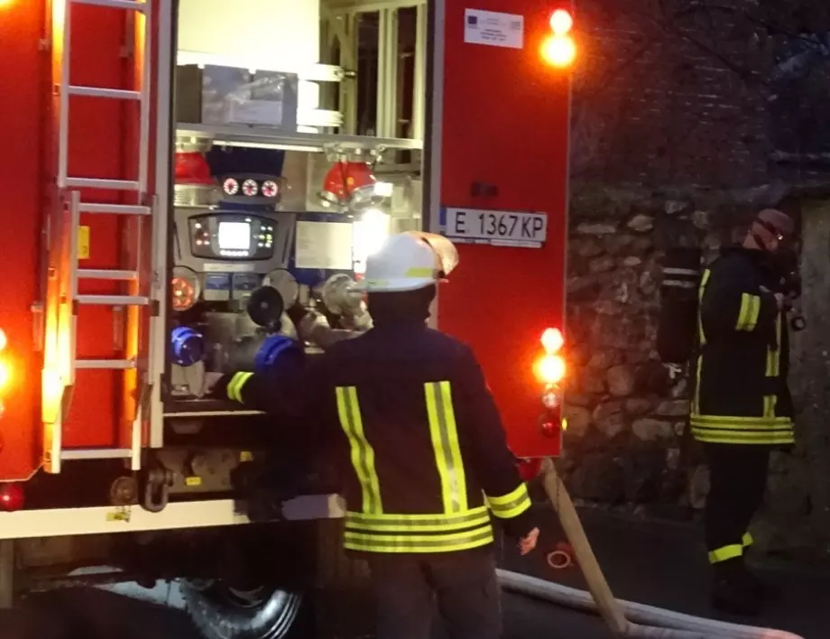 Жена пострада при пожар в Асеновград