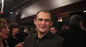 {{ otherArticle[0].article.title }}