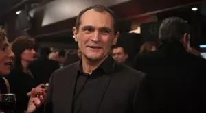 {{ otherArticle[0].article.title }}