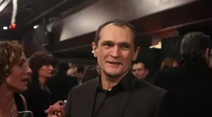 {{ otherArticle[0].article.title }}