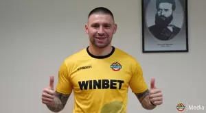 {{ otherArticle[0].article.title }}