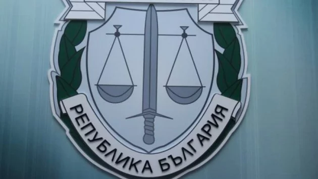 Прокуратурата влезе в аптека в София, продавала обикновена маска за 10 лв.