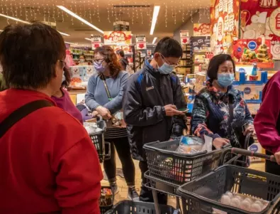 Излекувана от коронавируса китайка призова хората да не се паникьосват