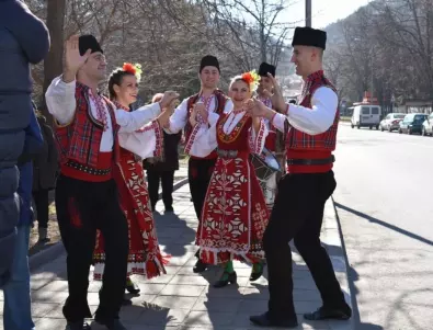 Най-красивите български хора, които да научите