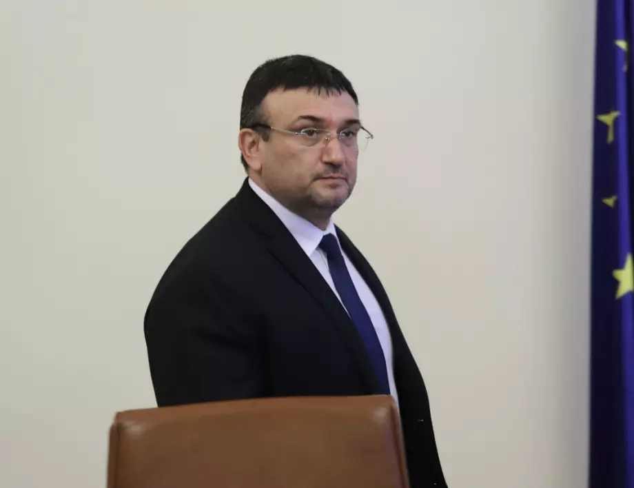 АКФ с въпроси към Маринов за ”Осемте джуджета”, засега той не отговаря
