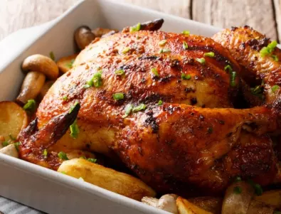Рецепта на деня: Лесно пилешко с картофи на фурна