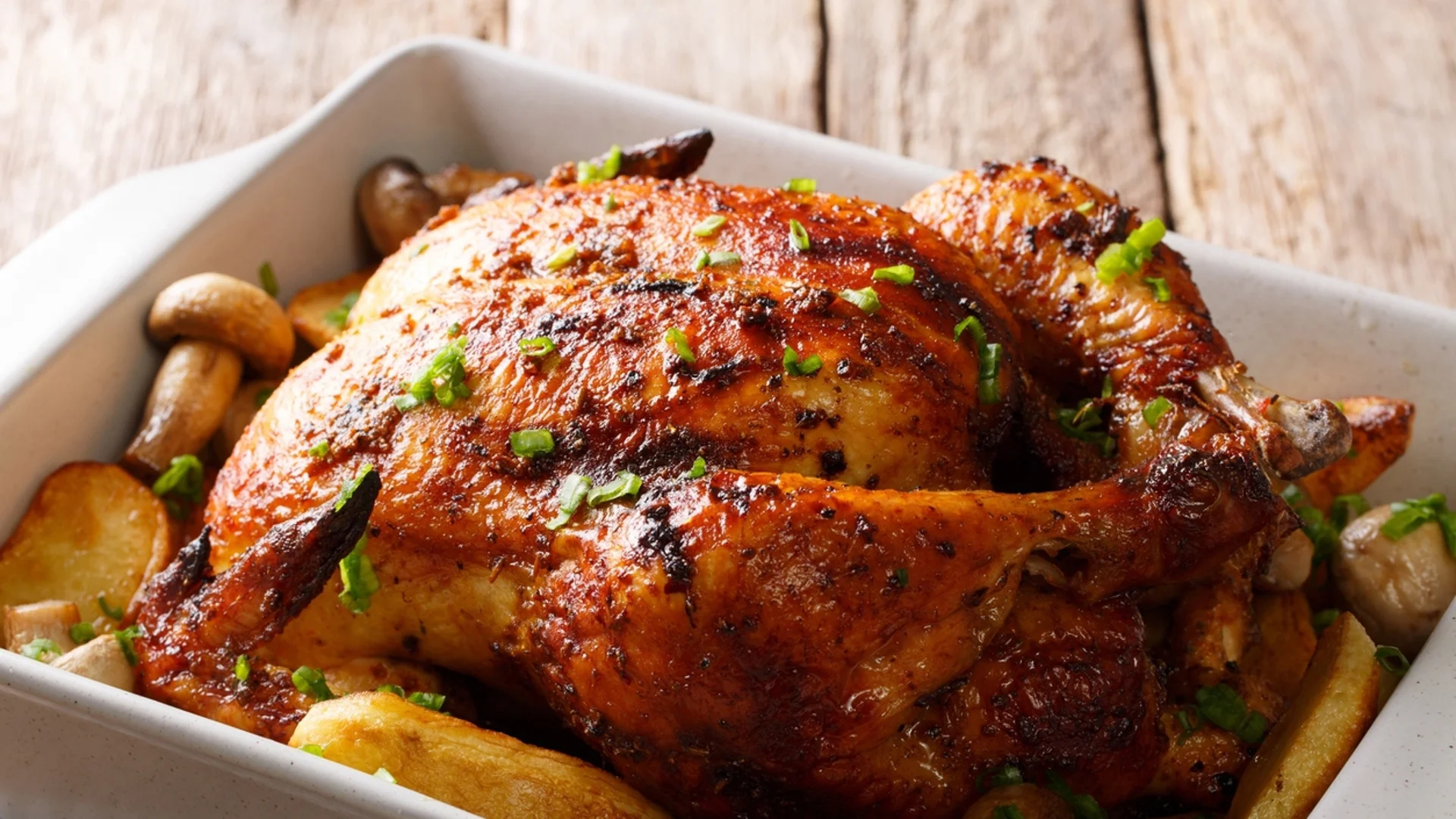Ароматно пиле по традиционна рецепта: Опитвали ли сте го с гъби