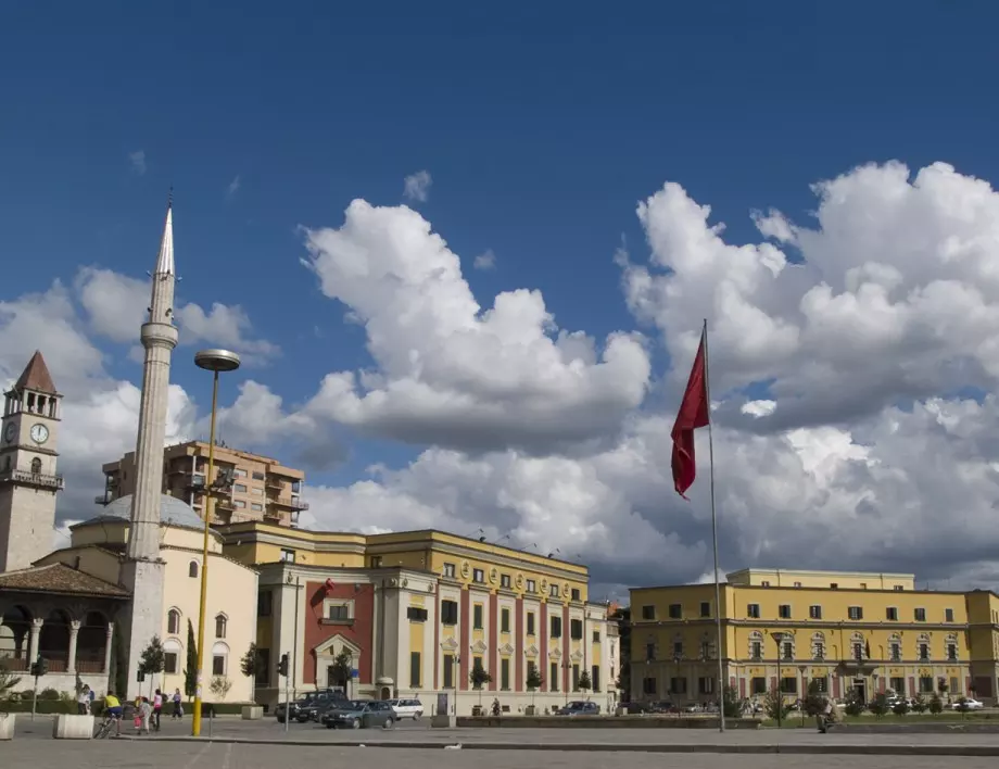 Тирана става столица на Албания