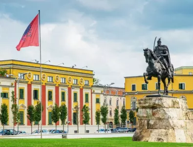 Албанската прокуратура иска заповед от Интерпол за арест за бившия главен прокурор