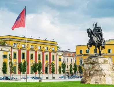 Небостъргачи в Тирана никнат като гъби, рушащи история и обслужващи мафията 