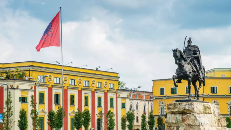 Тирана става столица на Албания