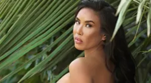 Джени Суши пусна нови голи СНИМКИ по случай Великден