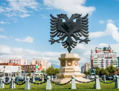 Мерките в Албания срещу коронавируса - излизаш само сред изрично позволение със SMS 