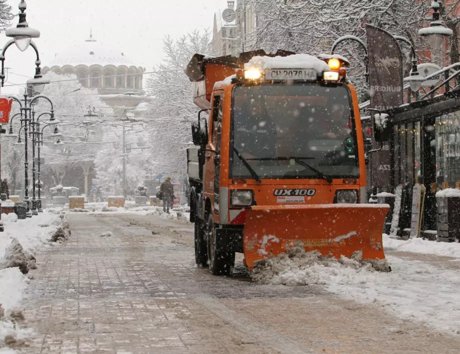 Борисов си спомня за снега докато бил кмет, в София под обстрел със сол е всичко (ВИДЕО) 