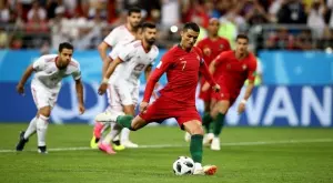 Когато Кристиано Роналдо контузи вратар с изпълнение на дузпа (ВИДЕО)