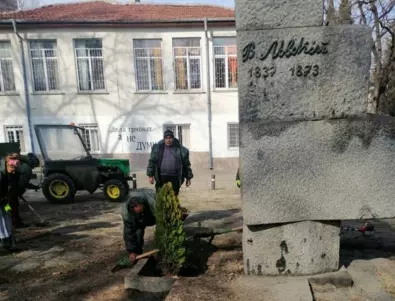 Облагородяват пространството около паметника на Васил Левски в Стара Загора