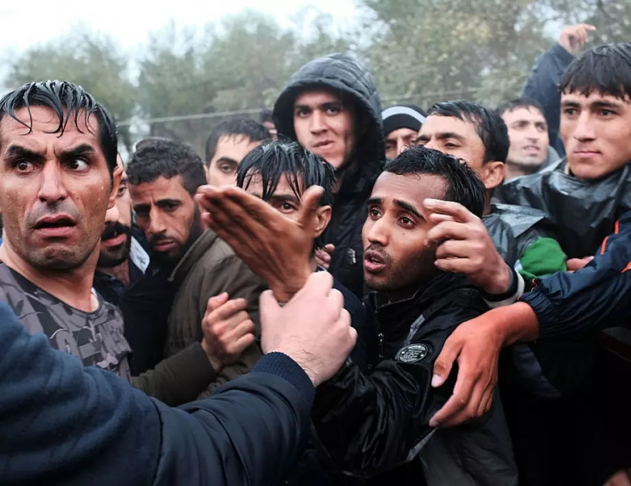 Около 4000 незаконни емигранти са хванати на границата с Гърция (ВИДЕО)