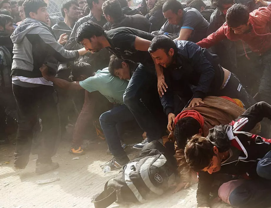 ООН: Най-малко 13 000 мигранти са на турско-гръцката граница 