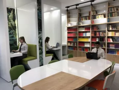 Библиотека от бъдещето използват учениците от Търговската гимназия в Бургас