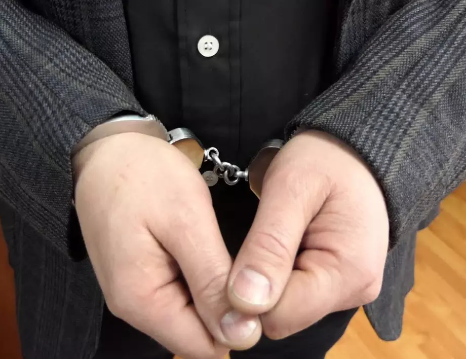 Двама участници в телефонни измами са задържани при спецоперация в Старозагорско