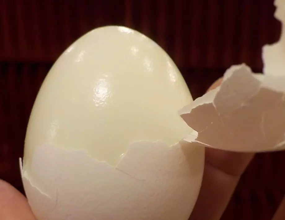 Ето го най-лесният трик за белене на яйцата