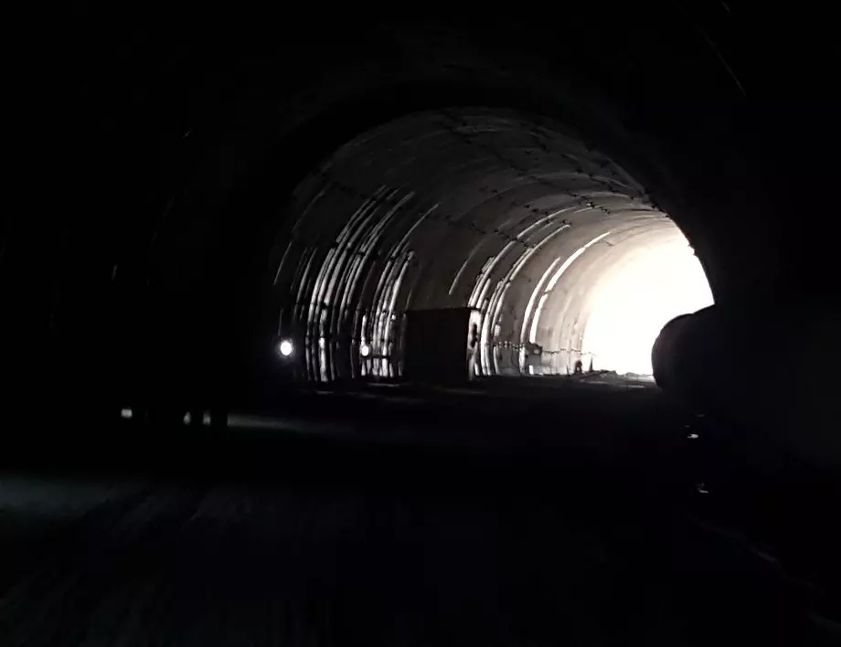 Тунел "Кочериново" е без осветление