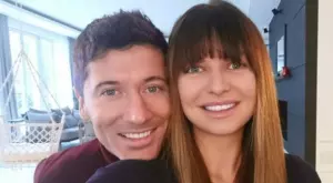 Левандовски се обясни в любов на жена си и я потопи в "море" от стотици рози (СНИМКА)