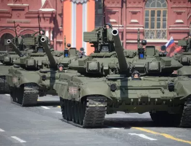 Русия прехвърля нова партида тежка военна техника в Крим (ВИДЕО)