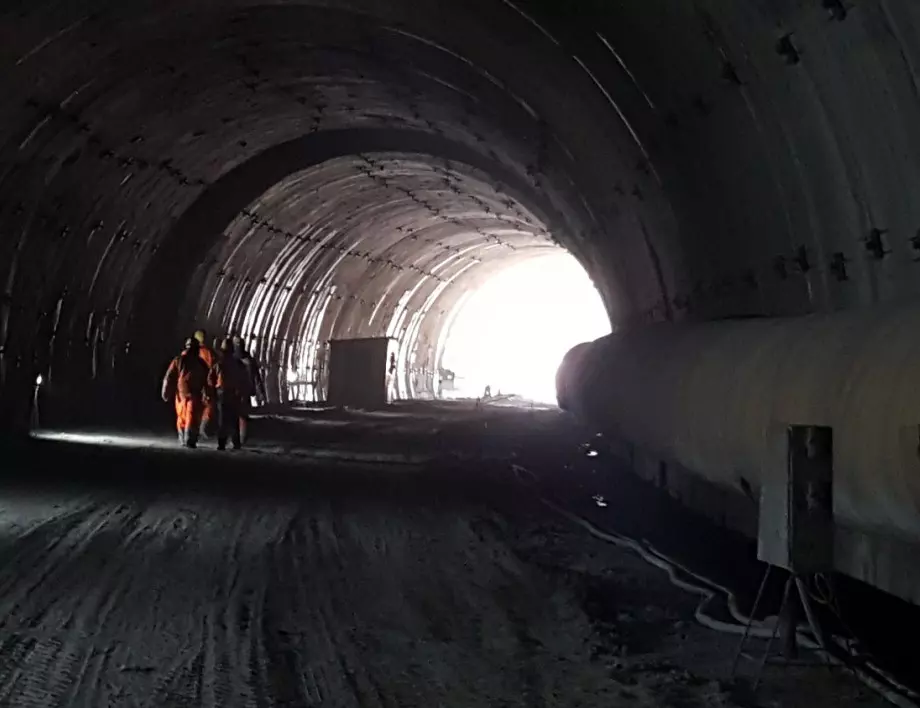 Инцидент затвори тунел "Витиня" 