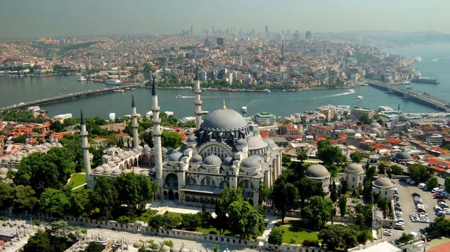 Напрежение в началото на изборния ден в Турция