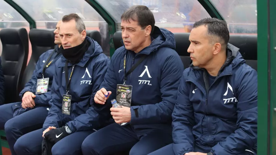 Добра новина за феновете на Левски - клубът се разбра и с помощниците на Петър Хубчев