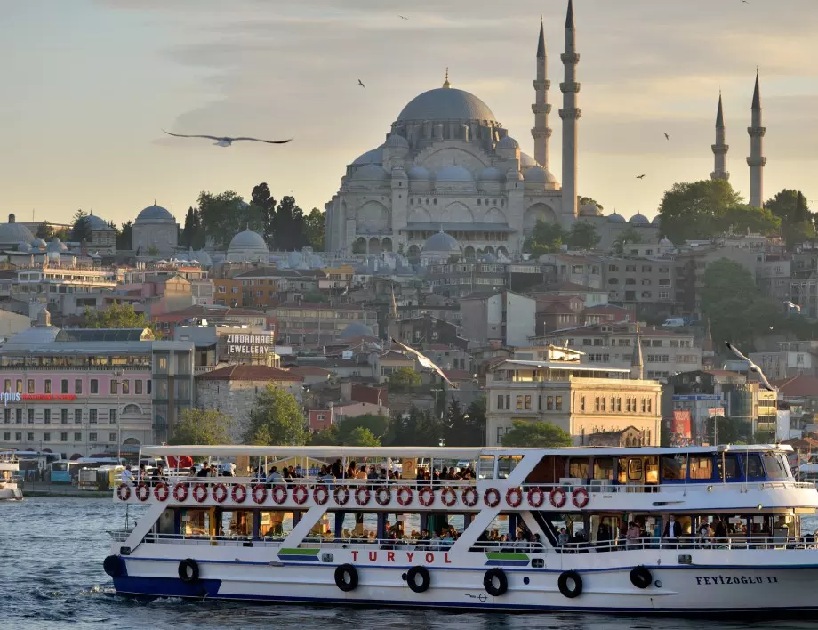 Турция спря полетите до още държави, обяви всички болници за пандемични