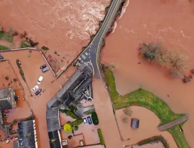 Хиляди австралийци напускат домовете си заради наводнения  (ВИДЕО)