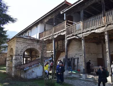 Монахиня Юлита: Камбанарията на Мулдавския манастир е в аварийно състояние