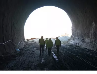 40 работници са затрупани при срутване на тунел в Индия (ВИДЕО)