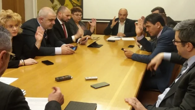 Паралелен на правителствения законопроект за "инвестиционното" българско гражданство готвят депутати