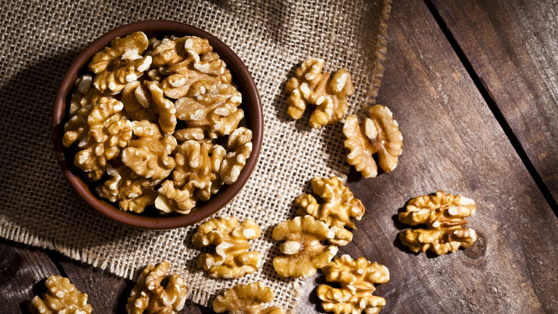 Защо накисването на орехи във вода преди консумиране е задължително?