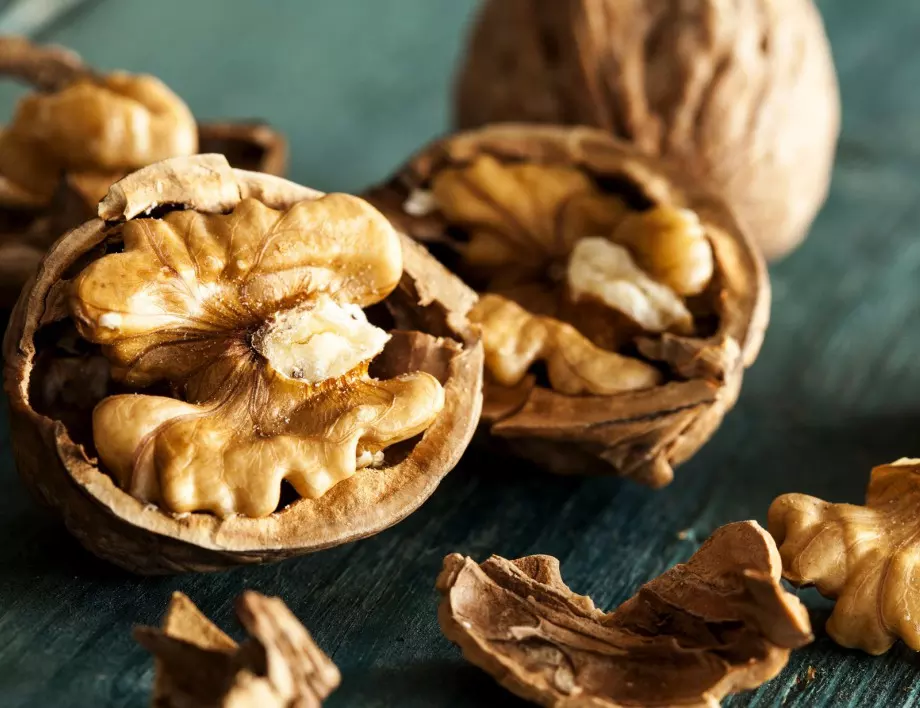 Учени разкриха какво ще се случи с тялото ви, ако ядете по 2 ореха дневно