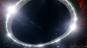 Куриоз в Мадрид: Хора ритат каменни боларди, бъркат ги за футболни топки (СНИМКА)