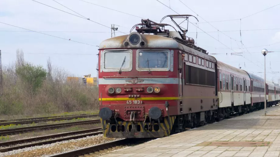 БДЖ ще осигури два допълнителни влака в края на поредицата от почивни дни