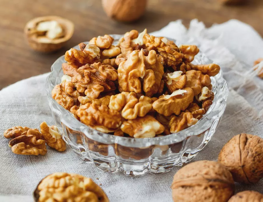 Какво се случва с нас, ако ядем шепа орехи всеки ден?