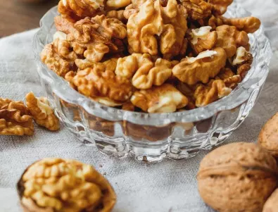 Лекар разкри какво ще се случи с холестерола ви, ако всеки ден ядете орехи