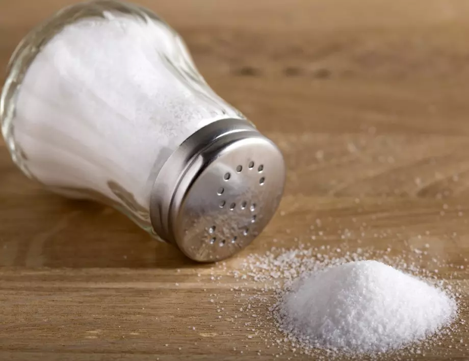 Какво се случва с тялото, ако спрете солта