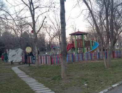 Всички новоизградени детски площадки в Асеновград се нуждаят от ремонт