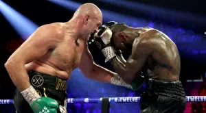 Звучен шамар за Тайсън Фюри: Мачът с Антъни Джошуа под въпрос заради Дионтей Уайлдър