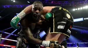 ВИДЕО: Уайлдър се оплака, че Фюри го е удрял в задната част на главата